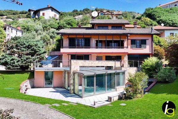 casa indipendente in vendita a Leggiuno