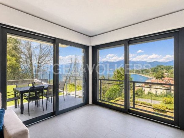 appartamento in vendita a Leggiuno in zona Reno