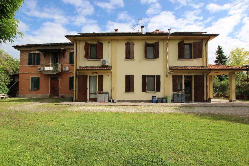 casa indipendente in vendita a Leggiuno in zona Reno