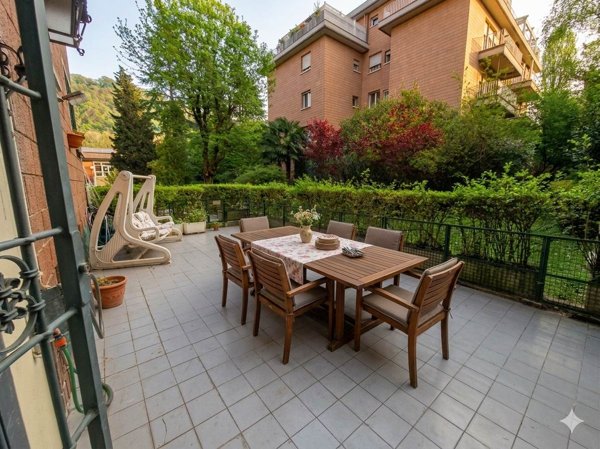 appartamento in vendita a Leggiuno in zona Reno