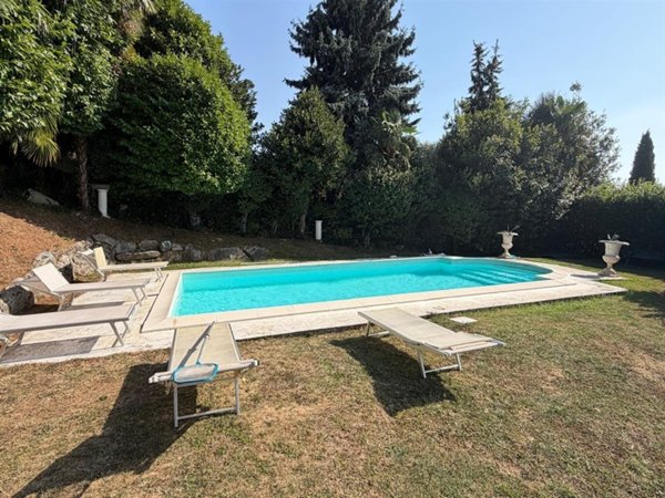 casa indipendente in vendita a Leggiuno in zona Arolo