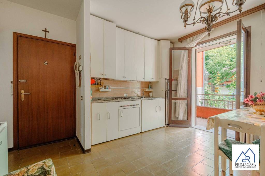appartamento in vendita a Leggiuno in zona Reno
