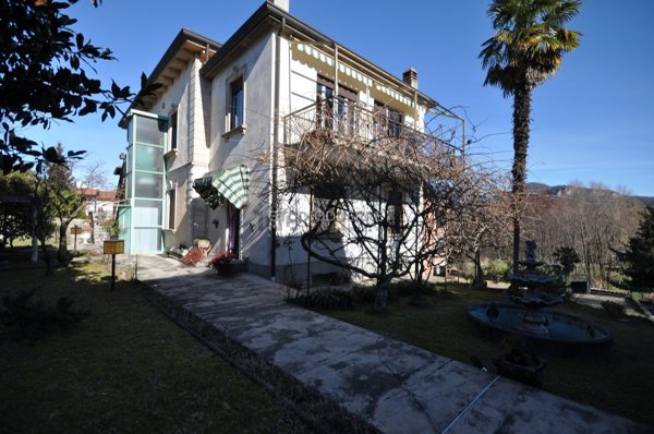 casa indipendente in vendita a Leggiuno in zona Cellina