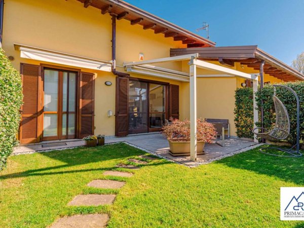 casa indipendente in vendita a Leggiuno