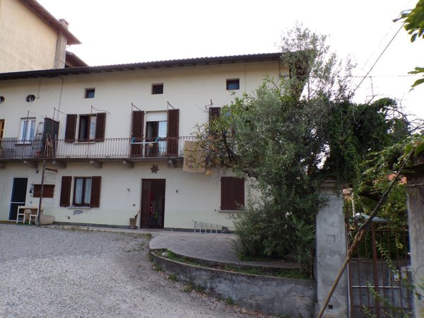 casa indipendente in vendita a Leggiuno in zona Cellina