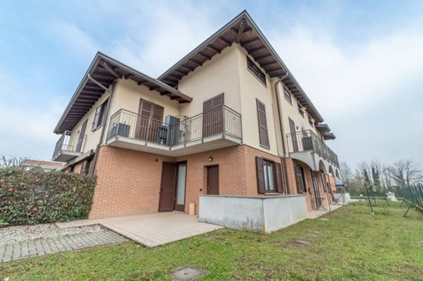casa semindipendente in vendita a Lonate Ceppino