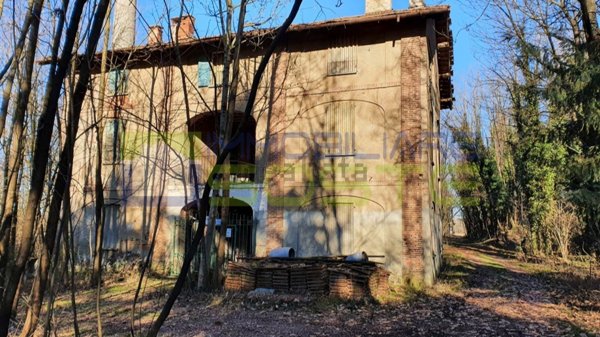 casale in vendita a Lonate Ceppino