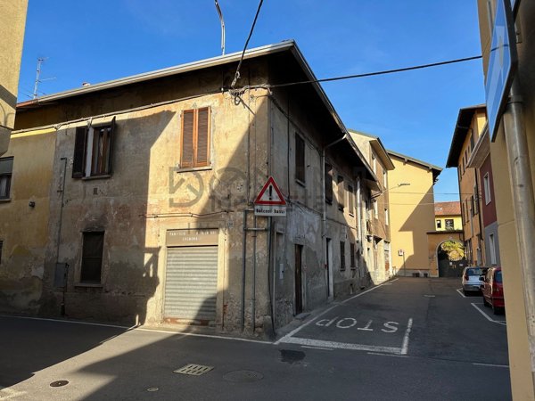 negozio in vendita a Lonate Ceppino