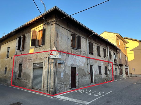 negozio in vendita a Lonate Ceppino