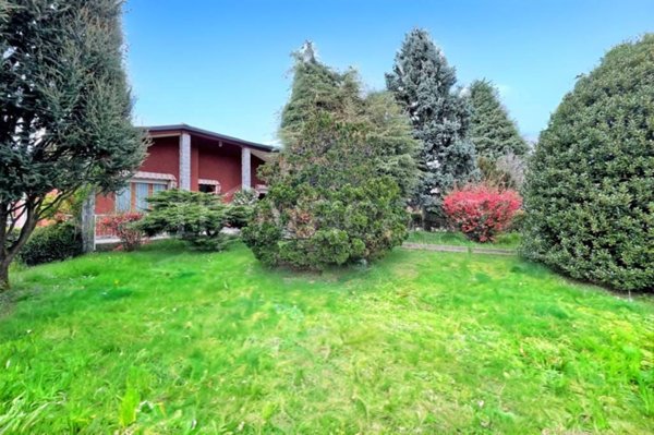 casa indipendente in vendita a Lonate Ceppino