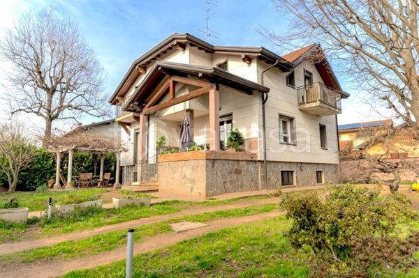 casa indipendente in vendita a Lonate Ceppino