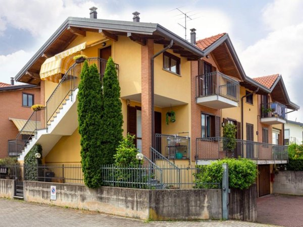 appartamento in vendita a Lonate Ceppino