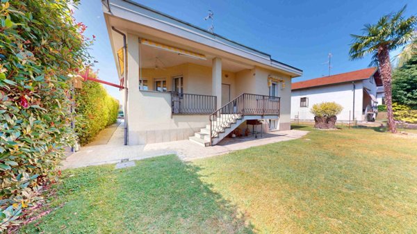 casa indipendente in vendita a Lonate Ceppino