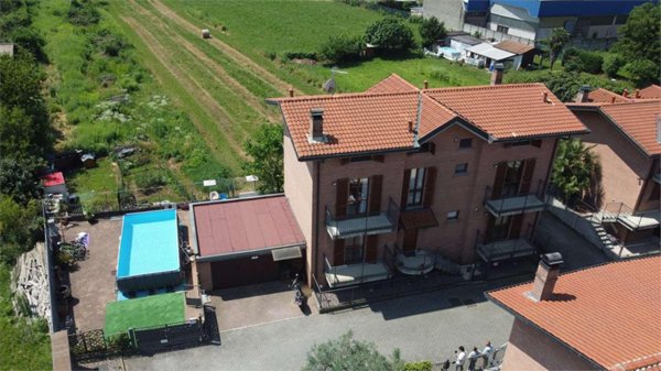 casa indipendente in vendita a Lonate Ceppino