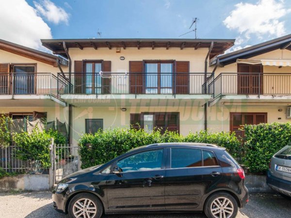 casa indipendente in vendita a Lonate Ceppino