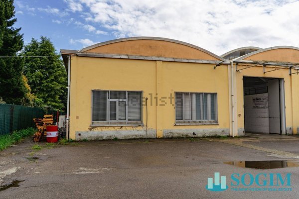 capannone in vendita a Lonate Ceppino