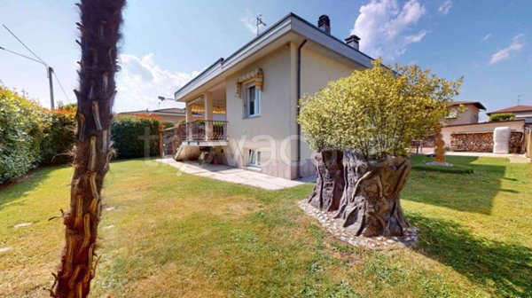 casa indipendente in vendita a Lonate Ceppino