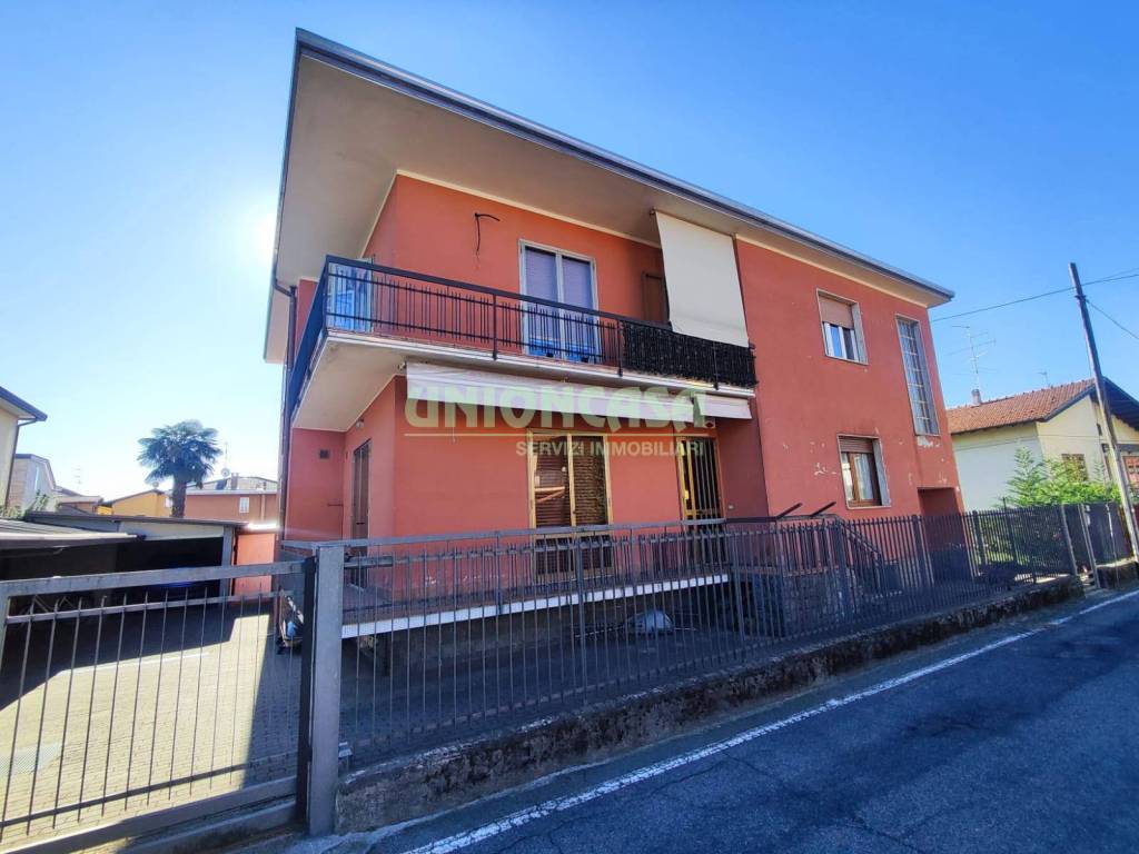 appartamento in vendita a Lonate Ceppino