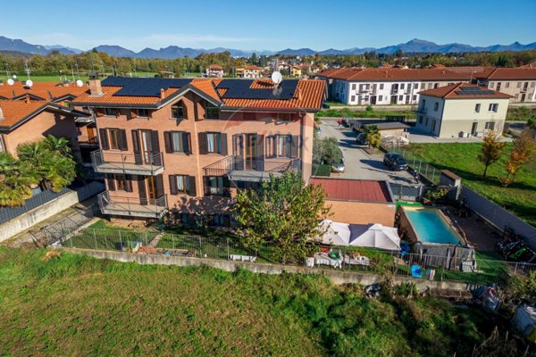 casa indipendente in vendita a Lonate Ceppino