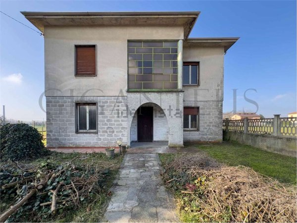 casa indipendente in vendita a Lonate Ceppino