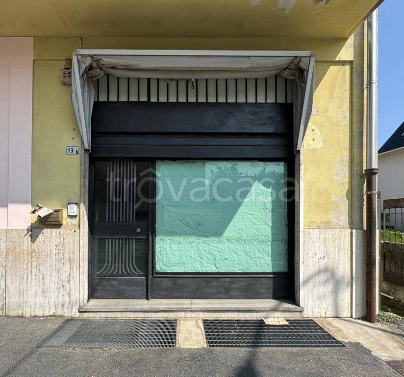negozio in vendita a Lonate Ceppino