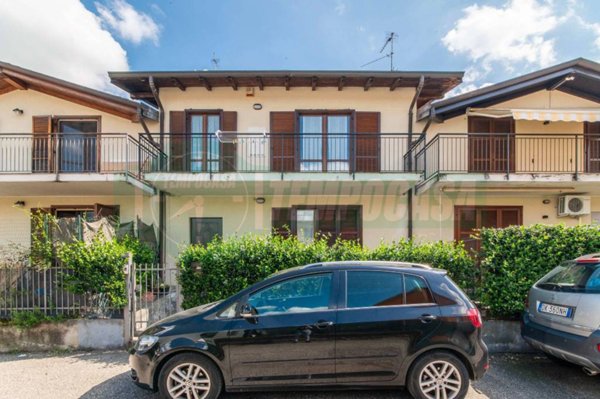 casa indipendente in vendita a Lonate Ceppino