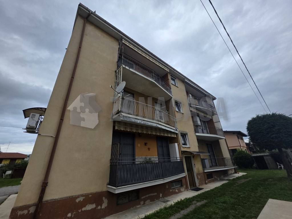 appartamento in vendita a Lonate Ceppino