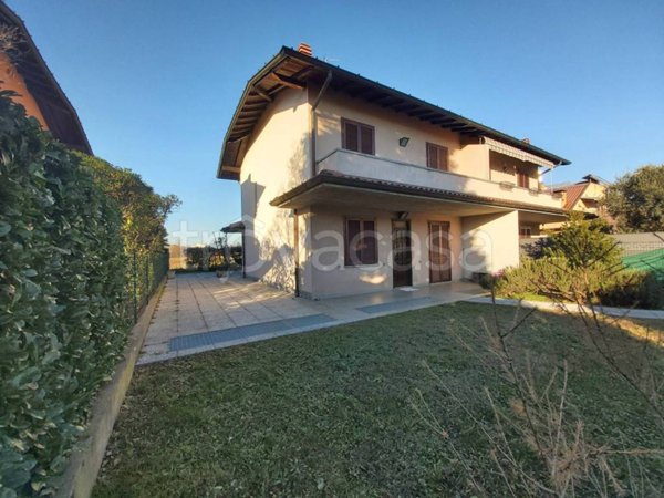 casa indipendente in vendita a Lonate Ceppino