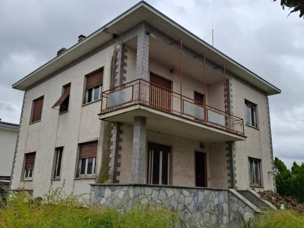 casa indipendente in vendita a Lonate Ceppino