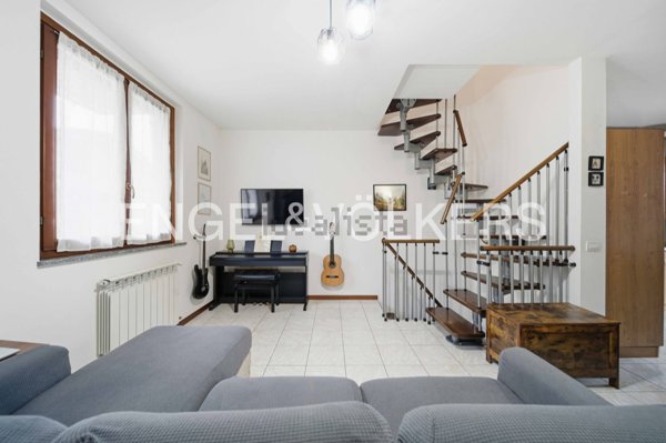 casa indipendente in vendita a Lonate Ceppino