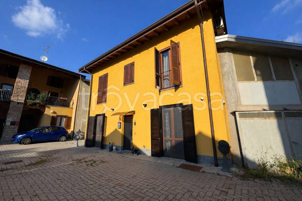 casa indipendente in vendita a Lonate Ceppino