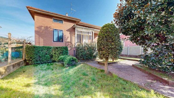casa indipendente in vendita a Lonate Ceppino