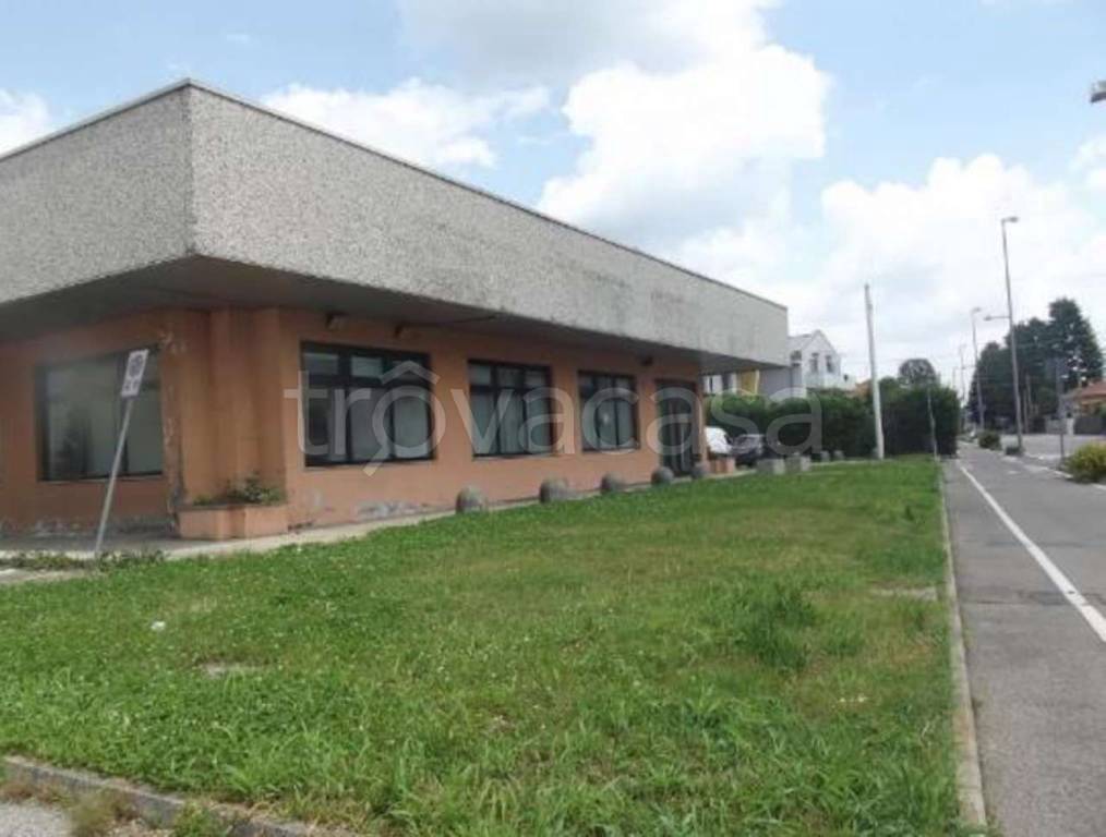 negozio in vendita a Lonate Ceppino