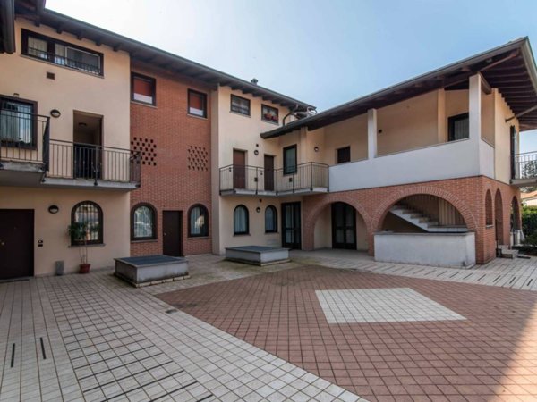 appartamento in vendita a Lonate Ceppino