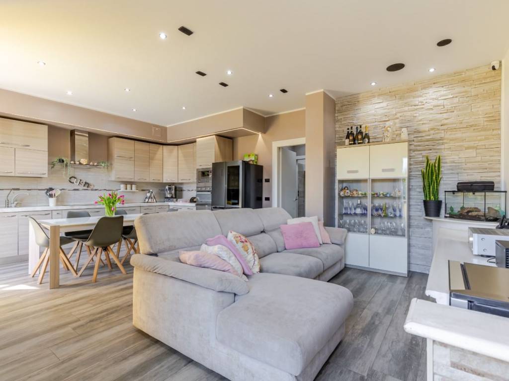 appartamento in vendita a Lonate Ceppino