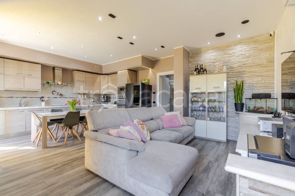 appartamento in vendita a Lonate Ceppino