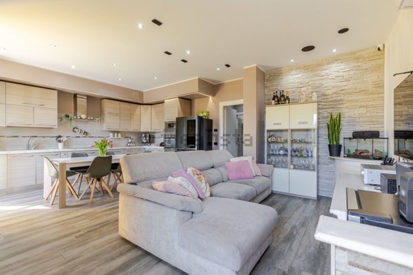 appartamento in vendita a Lonate Ceppino