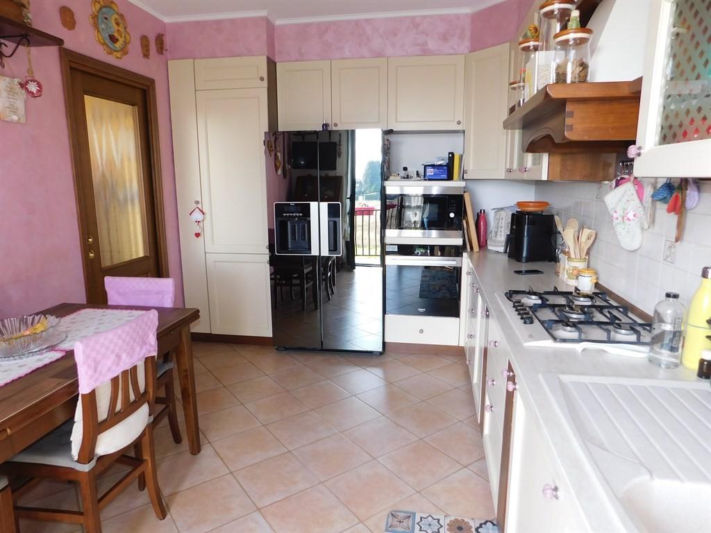 appartamento in vendita a Lonate Ceppino