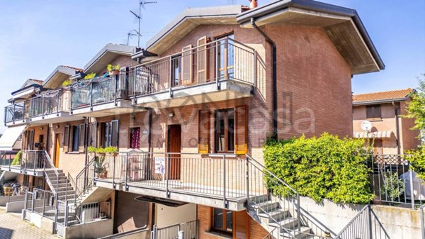 casa indipendente in vendita a Lonate Ceppino