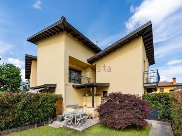 casa indipendente in vendita a Lonate Ceppino