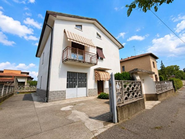 casa indipendente in vendita a Lonate Ceppino