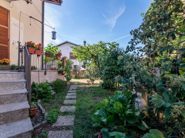 casa indipendente in vendita a Lonate Ceppino