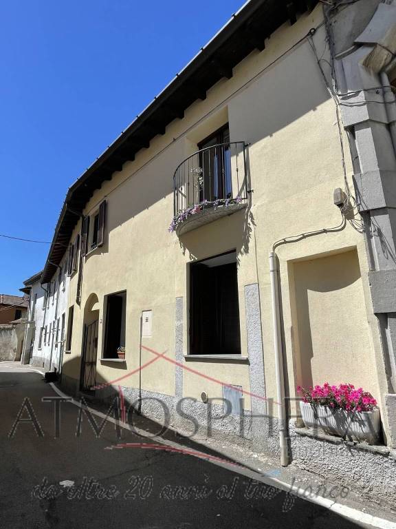casa indipendente in vendita a Lonate Ceppino