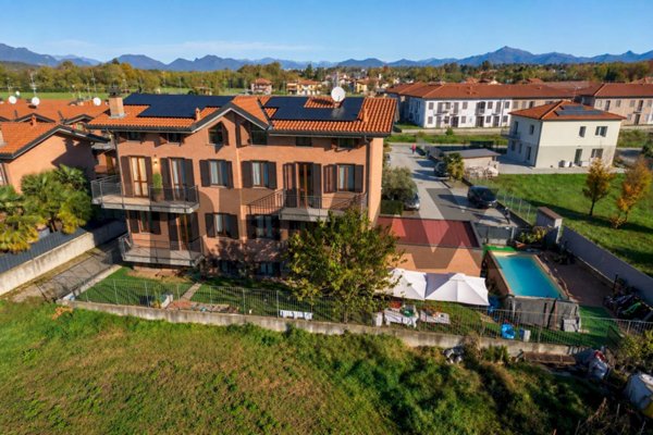 casa indipendente in vendita a Lonate Ceppino