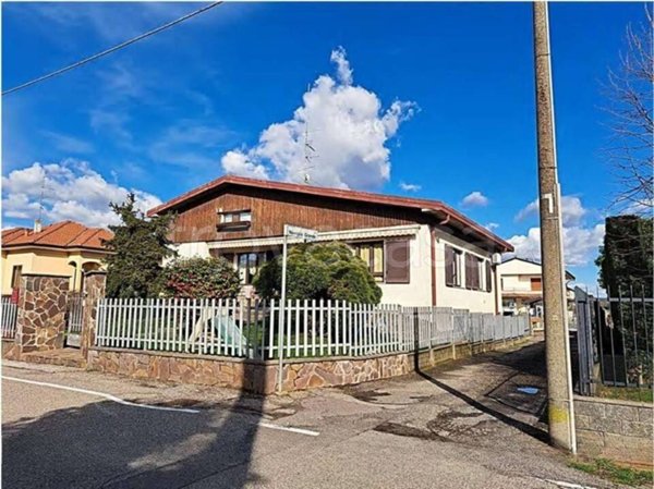 casa indipendente in vendita a Lonate Ceppino