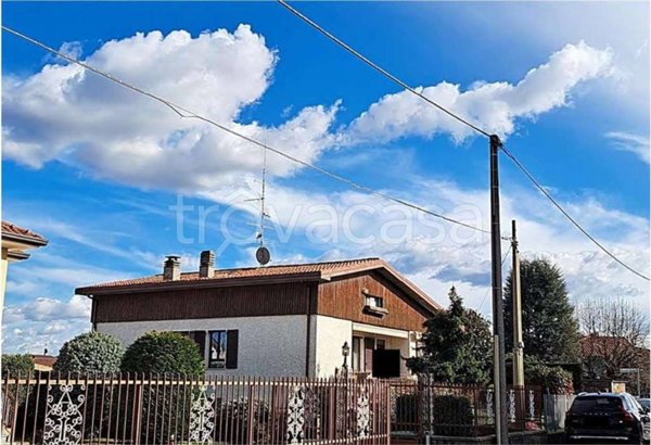 casa indipendente in vendita a Lonate Ceppino