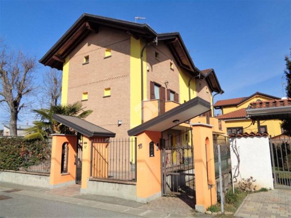 casa indipendente in vendita a Lonate Pozzolo in zona Sant'Antonino Ticino
