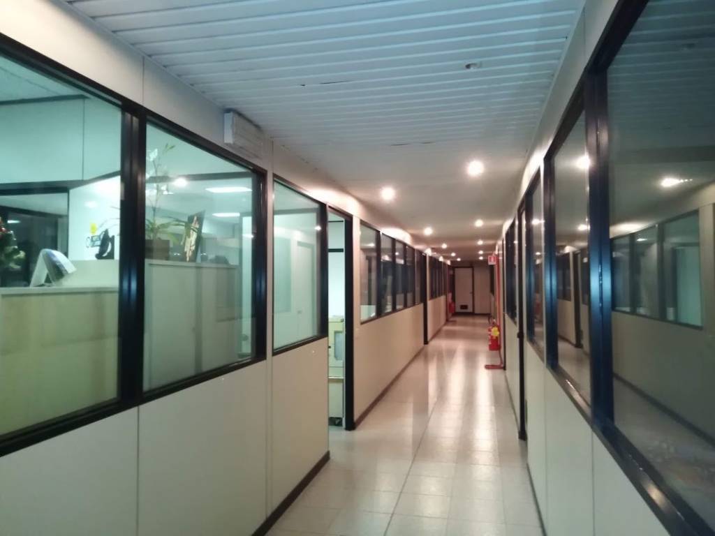 locale commerciale in vendita a Lonate Pozzolo