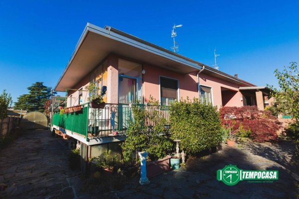 casa indipendente in vendita a Lonate Pozzolo