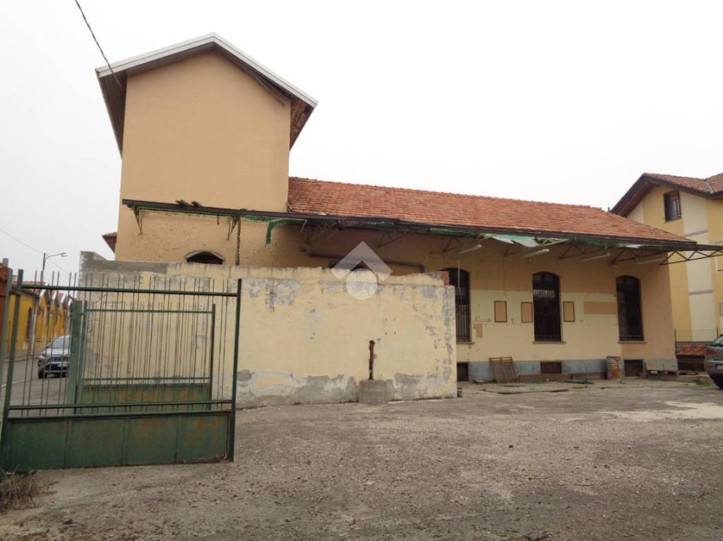 casa indipendente in vendita a Lonate Pozzolo